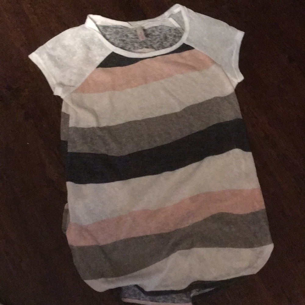 Women's short sleeve light weight sweater